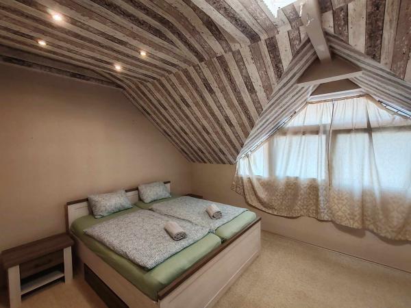 Juhar Apartmanház (Siófok) 6+2 fős modern stílusú hátsó apartman