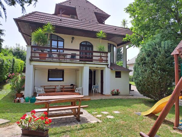 Pipacs Vendégház (Balatonszárszó) földszinti apartman 7+2 fős